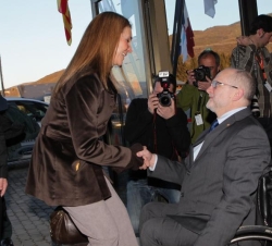 Su Alteza Real la Infanta Doña Elena saluda al presidente del Comité Paralímpico Internacional, Philip Craven